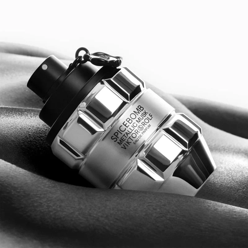 Viktor & Rolf Spicebomb Metallic Musk - Image 5